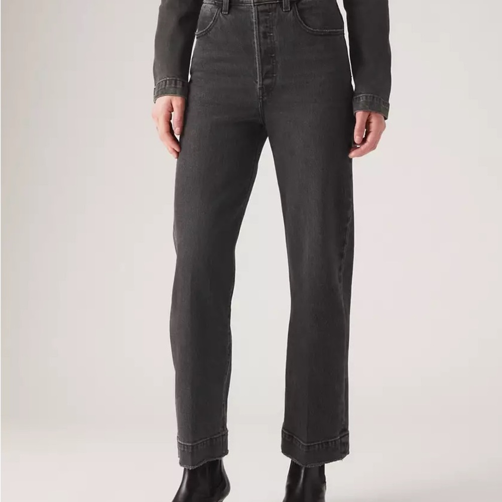 Levi's Women's Straight Leg Jeans in Washed Black